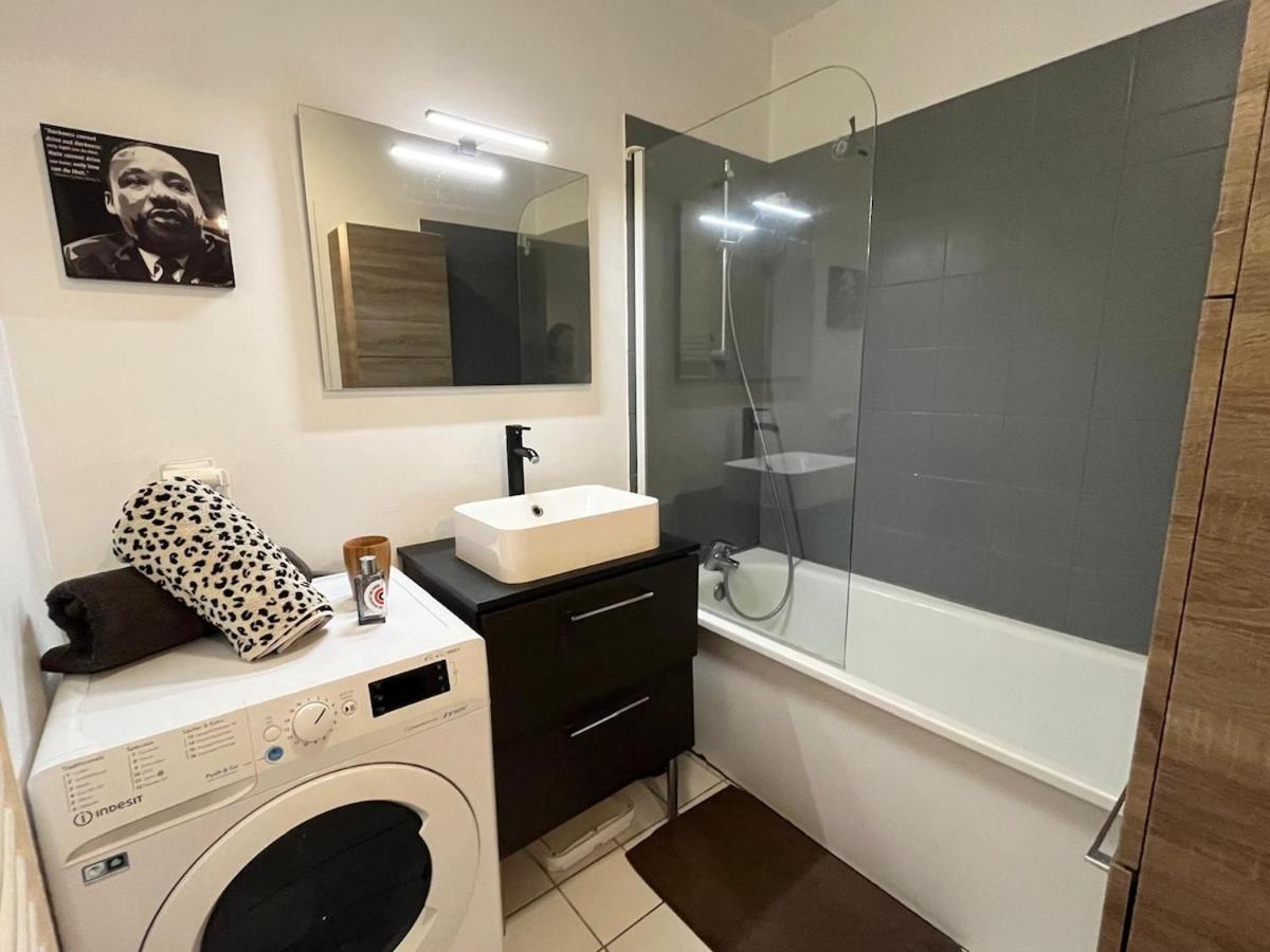 Large In Old Lille, Balcony, Secure Parking Appartement Rijsel