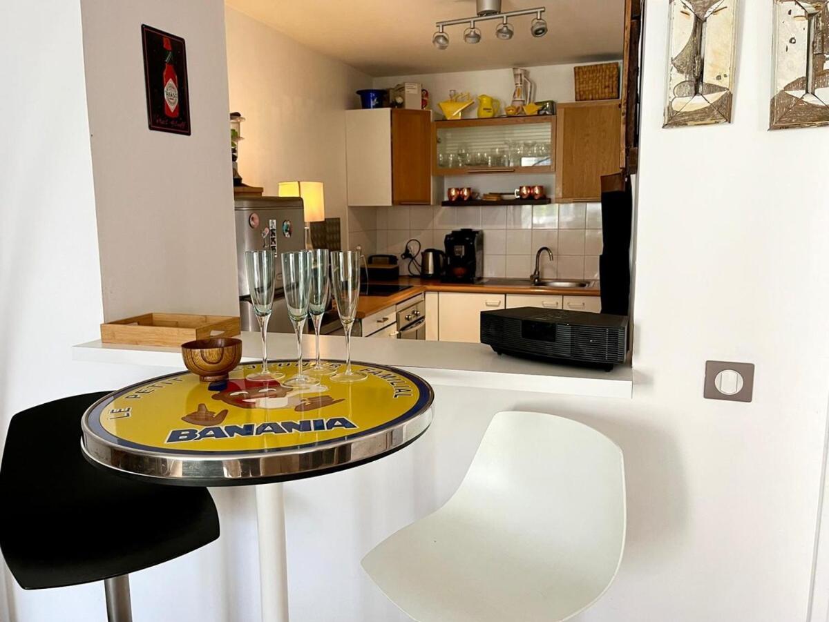 Large In Old Lille, Balcony, Secure Parking Appartement Rijsel